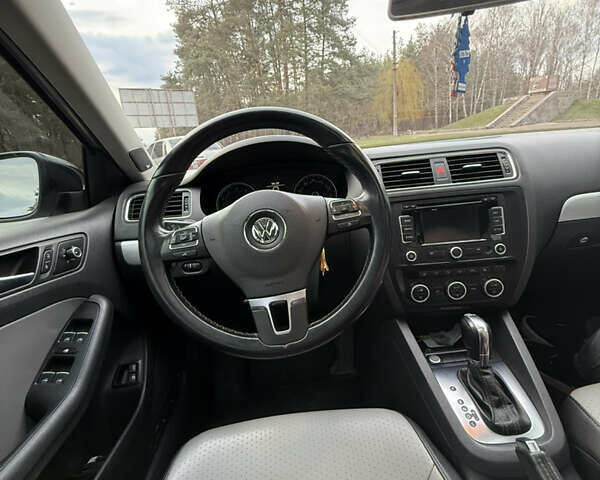 Сірий Фольксваген Джетта, об'ємом двигуна 1.39 л та пробігом 178 тис. км за 10000 $, фото 12 на Automoto.ua