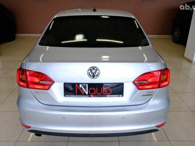 Фольксваген Джетта 2013 в Одессе на Automoto.ua Серый Фольксваген Джетта, объемом двигателя 1.6 л и пробегом 157 тыс. км за 10100 $, фото 5 на Automoto.ua