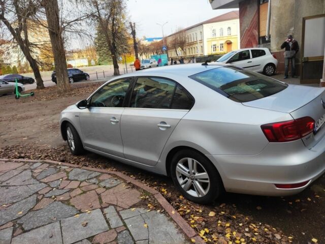 Серый Фольксваген Джетта, объемом двигателя 1.4 л и пробегом 288 тыс. км за 8000 $, фото 3 на Automoto.ua