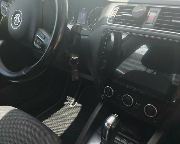 Серый Фольксваген Джетта, объемом двигателя 1.39 л и пробегом 205 тыс. км за 9500 $, фото 4 на Automoto.ua