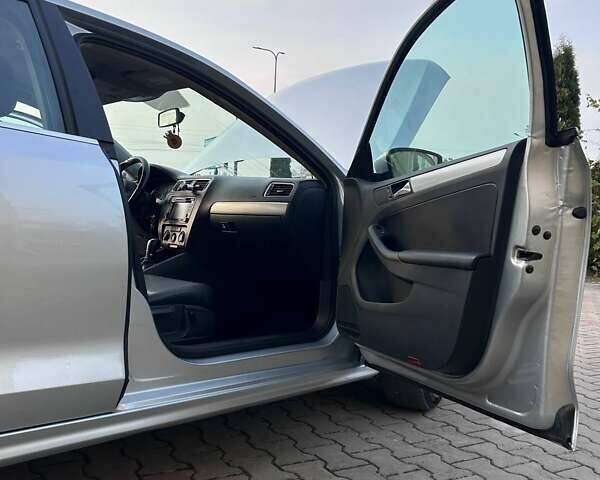 Серый Фольксваген Джетта, объемом двигателя 2.5 л и пробегом 162 тыс. км за 8500 $, фото 17 на Automoto.ua