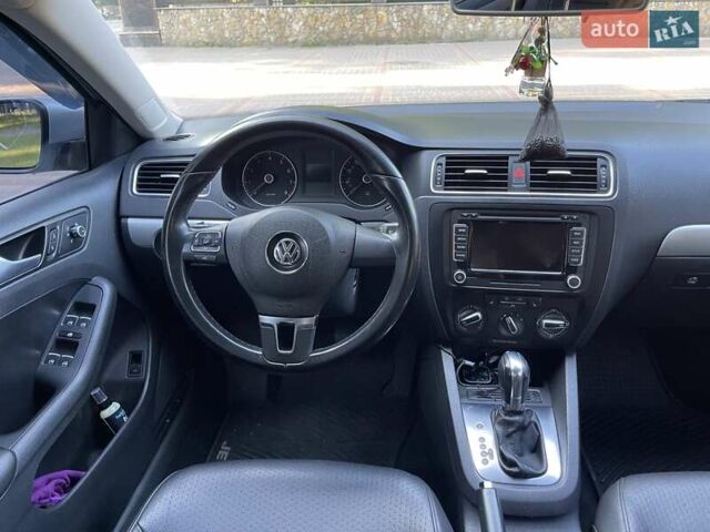 Серый Фольксваген Джетта, объемом двигателя 1.8 л и пробегом 135 тыс. км за 9000 $, фото 16 на Automoto.ua