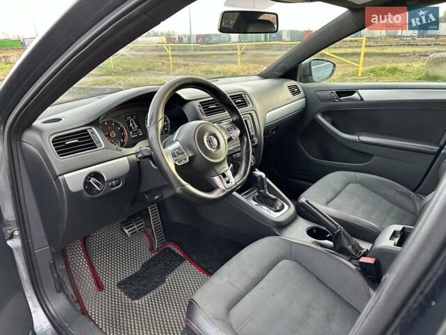 Серый Фольксваген Джетта, объемом двигателя 2 л и пробегом 167 тыс. км за 11000 $, фото 33 на Automoto.ua