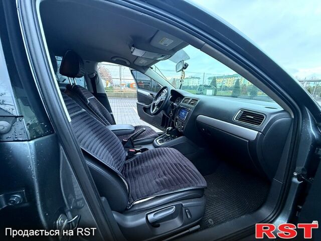 Серый Фольксваген Джетта, объемом двигателя 2.5 л и пробегом 211 тыс. км за 8000 $, фото 6 на Automoto.ua