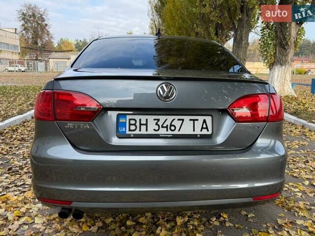 Фольксваген Джетта 2013 в Киеве на Automoto.ua Серый Фольксваген Джетта, объемом двигателя 1.97 л и пробегом 160 тыс. км за 9800 $, фото 5 на Automoto.ua