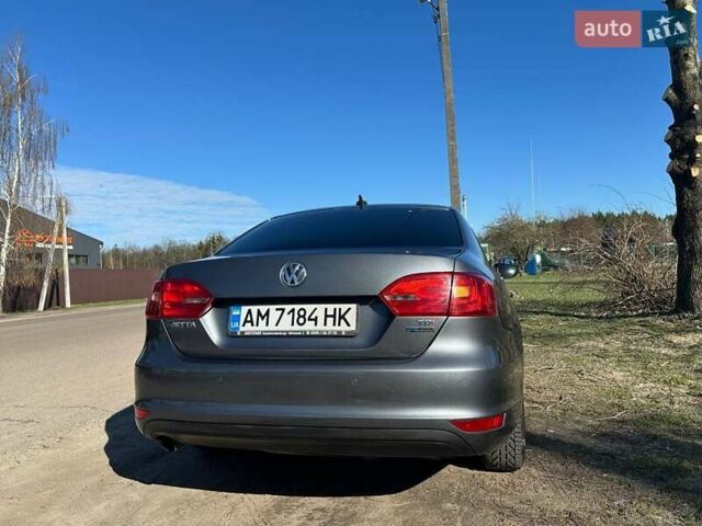 Сірий Фольксваген Джетта, об'ємом двигуна 1.6 л та пробігом 330 тис. км за 8600 $, фото 3 на Automoto.ua