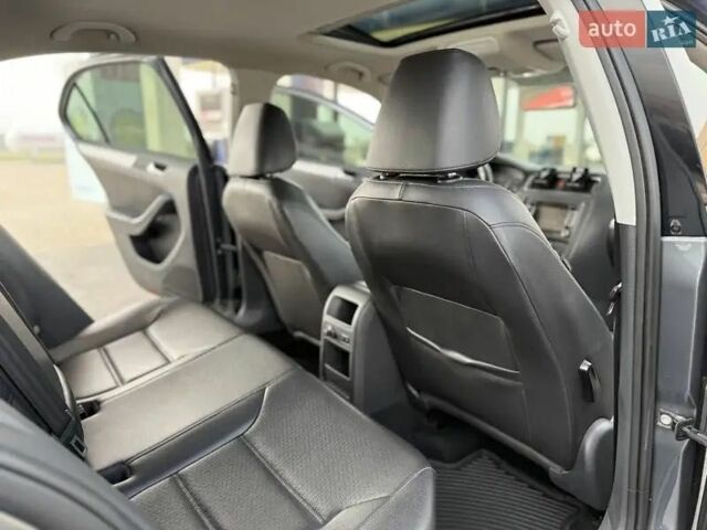 Сірий Фольксваген Джетта, об'ємом двигуна 1.8 л та пробігом 200 тис. км за 9500 $, фото 18 на Automoto.ua