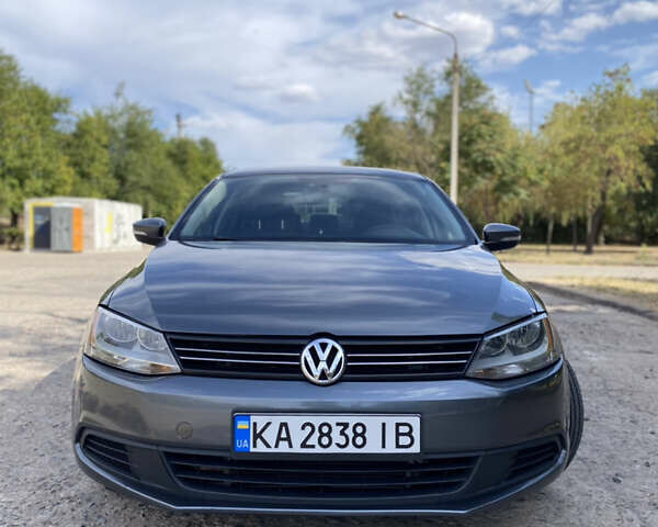 Сірий Фольксваген Джетта, об'ємом двигуна 1.8 л та пробігом 260 тис. км за 8000 $, фото 1 на Automoto.ua