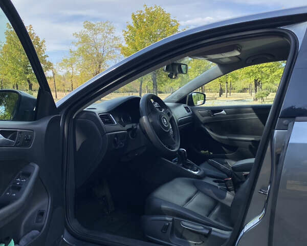 Сірий Фольксваген Джетта, об'ємом двигуна 1.8 л та пробігом 260 тис. км за 8000 $, фото 11 на Automoto.ua