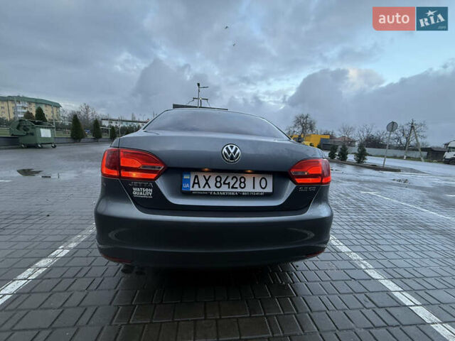 Серый Фольксваген Джетта, объемом двигателя 2.48 л и пробегом 245 тыс. км за 8000 $, фото 3 на Automoto.ua