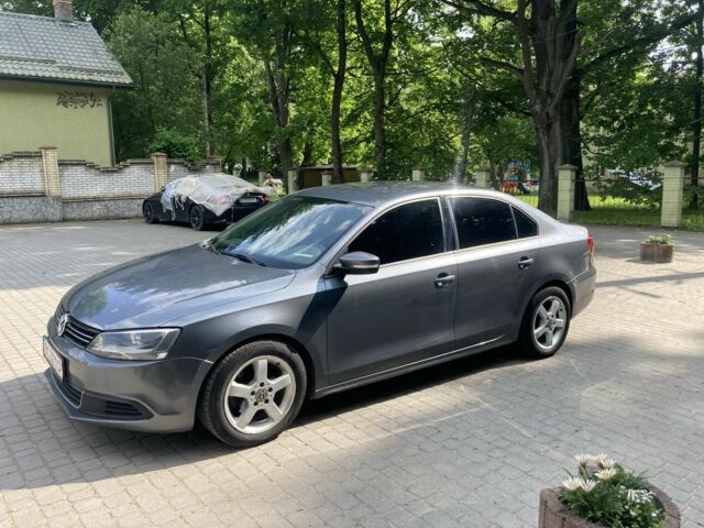 Серый Фольксваген Джетта, объемом двигателя 1.8 л и пробегом 322 тыс. км за 8200 $, фото 2 на Automoto.ua