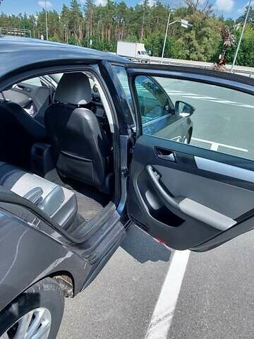 Серый Фольксваген Джетта, объемом двигателя 1.4 л и пробегом 250 тыс. км за 10450 $, фото 3 на Automoto.ua