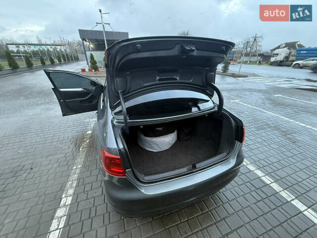 Серый Фольксваген Джетта, объемом двигателя 2.48 л и пробегом 245 тыс. км за 8000 $, фото 11 на Automoto.ua