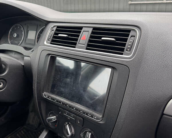 Серый Фольксваген Джетта, объемом двигателя 2.5 л и пробегом 111 тыс. км за 10500 $, фото 13 на Automoto.ua