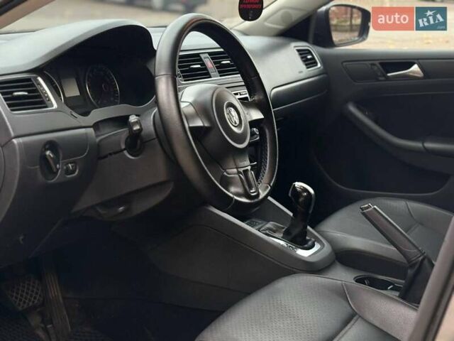 Сірий Фольксваген Джетта, об'ємом двигуна 1.8 л та пробігом 253 тис. км за 9999 $, фото 13 на Automoto.ua