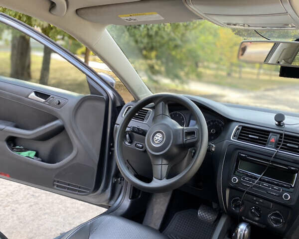 Сірий Фольксваген Джетта, об'ємом двигуна 1.8 л та пробігом 260 тис. км за 8000 $, фото 10 на Automoto.ua