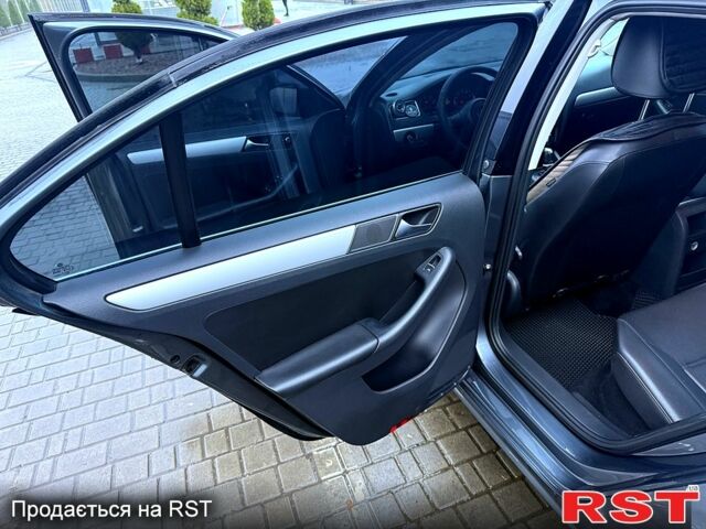 Серый Фольксваген Джетта, объемом двигателя 2.5 л и пробегом 211 тыс. км за 8000 $, фото 12 на Automoto.ua