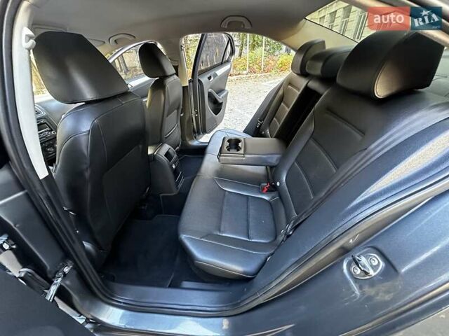 Фольксваген Джетта 2013 в Киеве на Automoto.ua Серый Фольксваген Джетта, объемом двигателя 1.8 л и пробегом 150 тыс. км за 8299 $, фото 23 на Automoto.ua