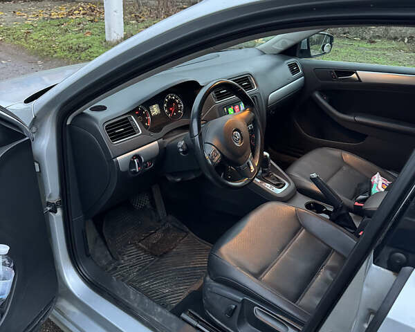 Серый Фольксваген Джетта, объемом двигателя 2.5 л и пробегом 111 тыс. км за 10500 $, фото 9 на Automoto.ua