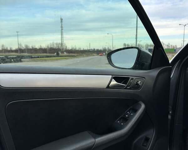 Серый Фольксваген Джетта, объемом двигателя 2 л и пробегом 167 тыс. км за 11000 $, фото 22 на Automoto.ua