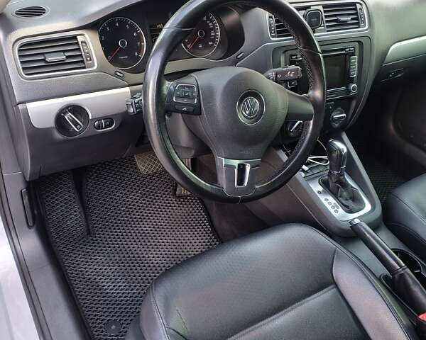 Серый Фольксваген Джетта, объемом двигателя 1.78 л и пробегом 100 тыс. км за 10000 $, фото 15 на Automoto.ua