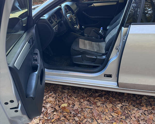 Сірий Фольксваген Джетта, об'ємом двигуна 1.39 л та пробігом 242 тис. км за 8900 $, фото 14 на Automoto.ua