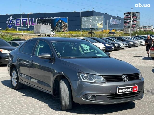 Серый Фольксваген Джетта, объемом двигателя 2 л и пробегом 352 тыс. км за 10240 $, фото 2 на Automoto.ua