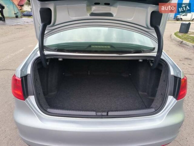 Фольксваген Джетта 2013 у Лубнах на Automoto.ua Сірий Фольксваген Джетта, об'ємом двигуна 1.98 л та пробігом 275 тис. км за 6650 $, фото 7 на Automoto.ua