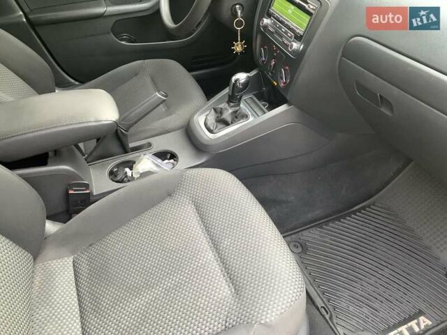 Сірий Фольксваген Джетта, об'ємом двигуна 2 л та пробігом 260 тис. км за 8500 $, фото 11 на Automoto.ua