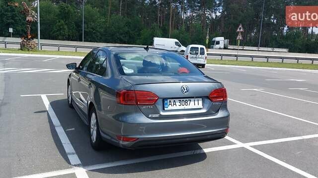 Серый Фольксваген Джетта, объемом двигателя 1.4 л и пробегом 250 тыс. км за 10450 $, фото 1 на Automoto.ua