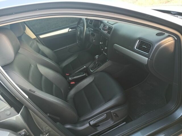 Серый Фольксваген Джетта, объемом двигателя 2.5 л и пробегом 140 тыс. км за 9999 $, фото 7 на Automoto.ua