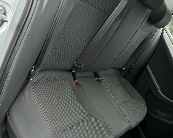 Серый Фольксваген Джетта, объемом двигателя 2 л и пробегом 127 тыс. км за 11900 $, фото 29 на Automoto.ua