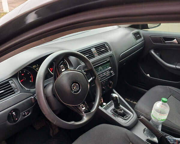 Фольксваген Джетта 2014 в Киеве на Automoto.ua Серый Фольксваген Джетта, объемом двигателя 1.98 л и пробегом 140 тыс. км за 8800 $, фото 4 на Automoto.ua
