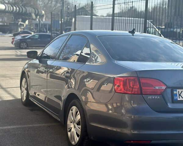Серый Фольксваген Джетта, объемом двигателя 1.8 л и пробегом 154 тыс. км за 10000 $, фото 2 на Automoto.ua