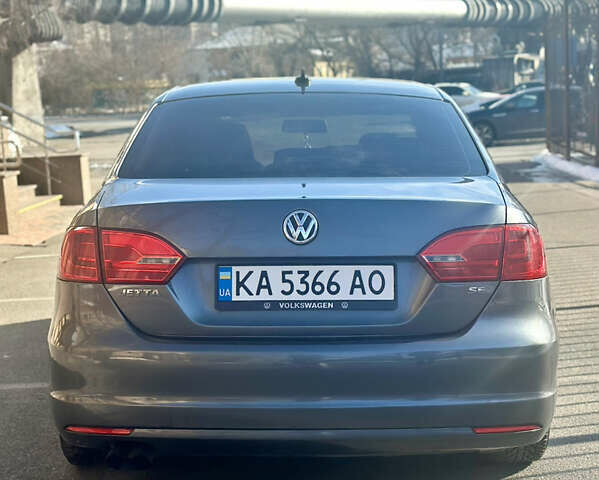 Серый Фольксваген Джетта, объемом двигателя 1.8 л и пробегом 154 тыс. км за 10000 $, фото 3 на Automoto.ua