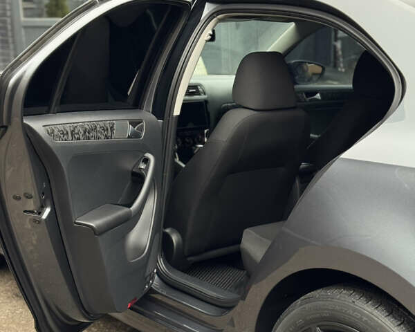 Серый Фольксваген Джетта, объемом двигателя 1.98 л и пробегом 188 тыс. км за 11500 $, фото 43 на Automoto.ua