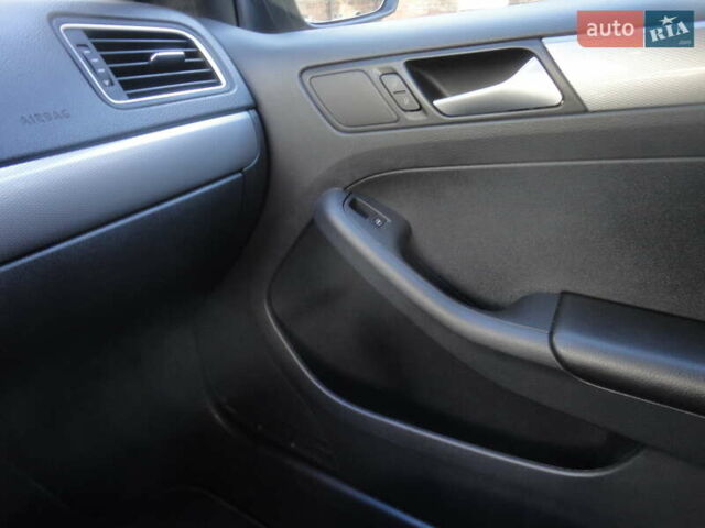 Серый Фольксваген Джетта, объемом двигателя 1.8 л и пробегом 127 тыс. км за 12100 $, фото 41 на Automoto.ua