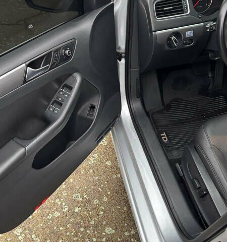 Сірий Фольксваген Джетта, об'ємом двигуна 1.97 л та пробігом 230 тис. км за 10800 $, фото 11 на Automoto.ua