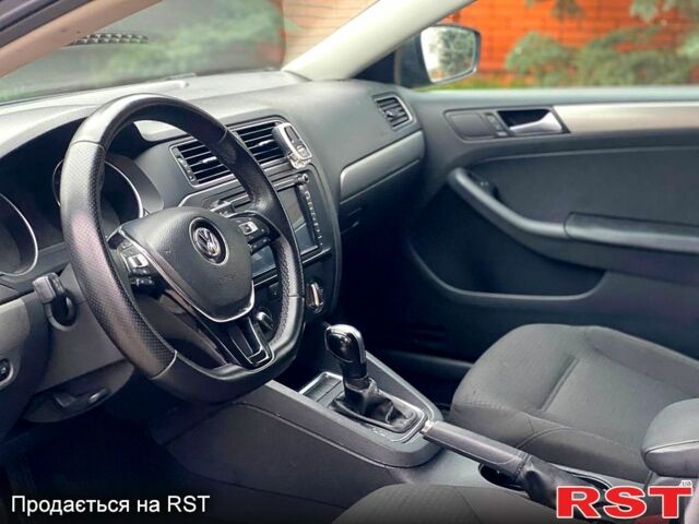 Серый Фольксваген Джетта, объемом двигателя 1.8 л и пробегом 119 тыс. км за 10000 $, фото 11 на Automoto.ua