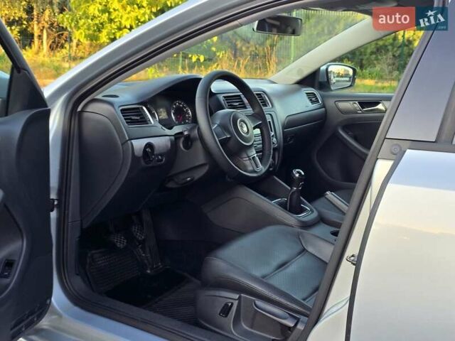 Серый Фольксваген Джетта, объемом двигателя 1.8 л и пробегом 172 тыс. км за 8799 $, фото 18 на Automoto.ua