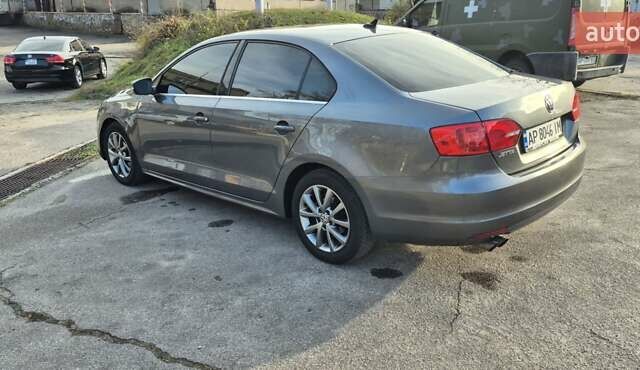 Серый Фольксваген Джетта, объемом двигателя 1.8 л и пробегом 176 тыс. км за 9200 $, фото 2 на Automoto.ua