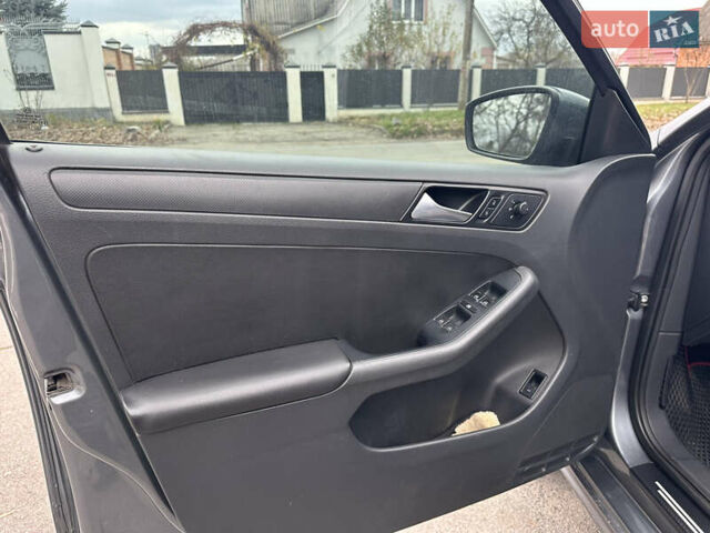 Серый Фольксваген Джетта, объемом двигателя 1.8 л и пробегом 228 тыс. км за 6999 $, фото 24 на Automoto.ua