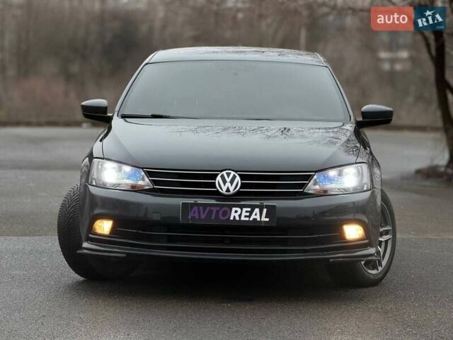 Сірий Фольксваген Джетта, об'ємом двигуна 1.8 л та пробігом 178 тис. км за 11000 $, фото 2 на Automoto.ua
