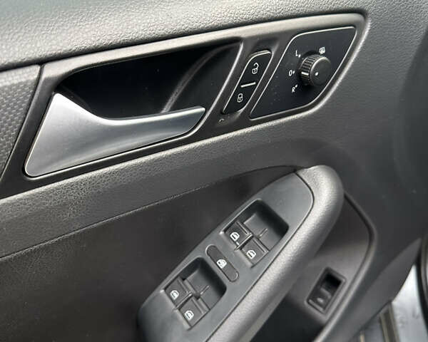 Сірий Фольксваген Джетта, об'ємом двигуна 1.8 л та пробігом 186 тис. км за 8600 $, фото 12 на Automoto.ua