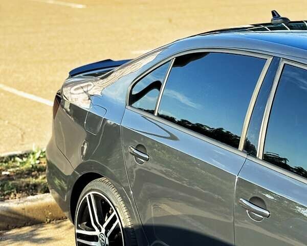 Серый Фольксваген Джетта, объемом двигателя 1.78 л и пробегом 161 тыс. км за 13500 $, фото 2 на Automoto.ua