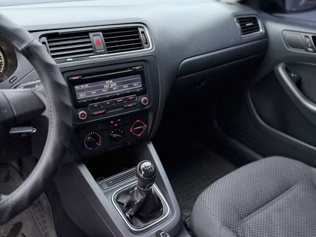 Сірий Фольксваген Джетта, об'ємом двигуна 2 л та пробігом 182 тис. км за 6200 $, фото 6 на Automoto.ua