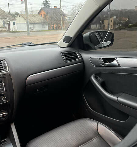 Сірий Фольксваген Джетта, об'ємом двигуна 1.97 л та пробігом 230 тис. км за 10800 $, фото 28 на Automoto.ua