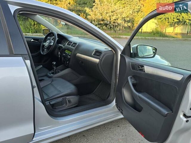 Серый Фольксваген Джетта, объемом двигателя 1.8 л и пробегом 172 тыс. км за 8799 $, фото 21 на Automoto.ua