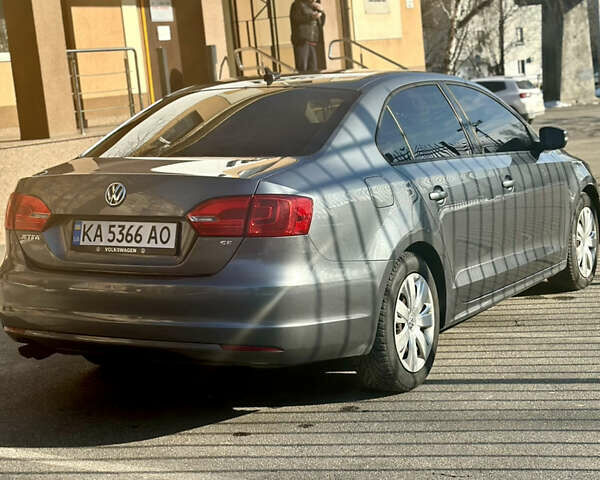 Серый Фольксваген Джетта, объемом двигателя 1.8 л и пробегом 154 тыс. км за 10000 $, фото 4 на Automoto.ua