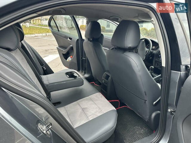 Серый Фольксваген Джетта, объемом двигателя 1.8 л и пробегом 228 тыс. км за 6999 $, фото 31 на Automoto.ua